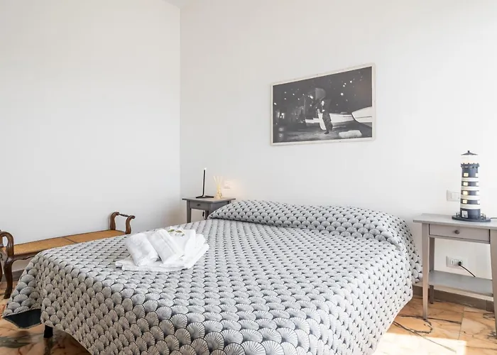 Lovely X5 W/ Terrace & Private Parking Apartman