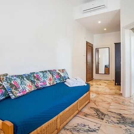 Lovely X5 W/ Terrace & Private Parking Lägenhet