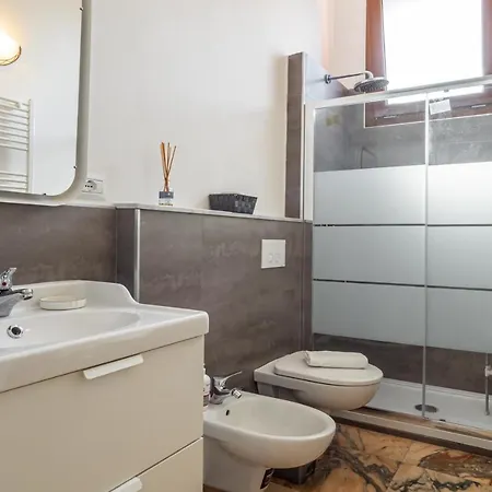 Lovely X5 W/ Terrace & Private Parking Lägenhet La Spezia