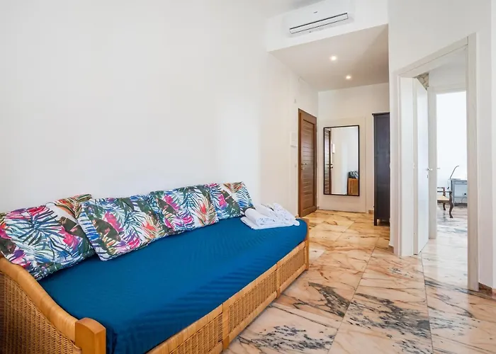 Lovely X5 W/ Terrace & Private Parking Apartment